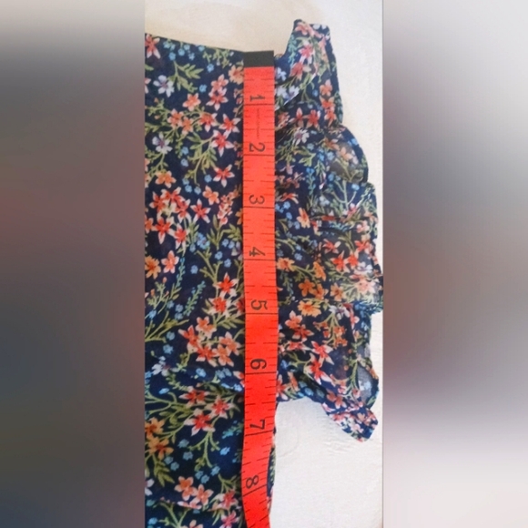 CeCe floral print blouse. Size small. EUC - Picture 10 of 10